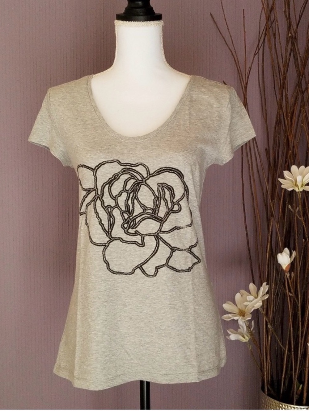 LOFT Embroidered Short Sleeve V-neck Basic T-shirt size 4